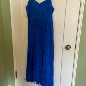 Blue Lulus pleated midi dress never worn tag cut at warehouse sale